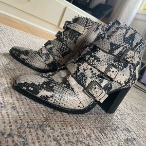 Steve Madden Black and Cream Snakeskin Ankle Boots